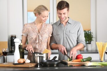 Man and woman coking together at the hop in the kitchen for therapy